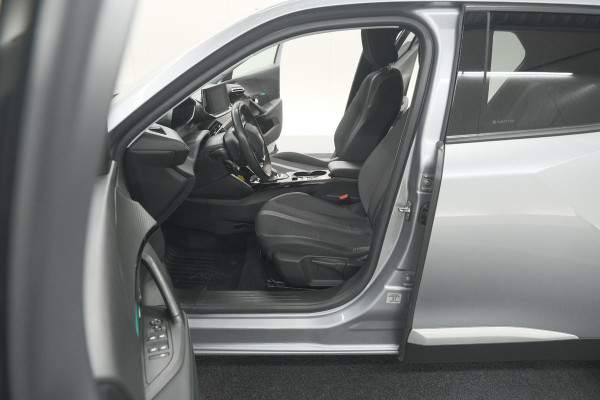 Peugeot e-2008 EV Allure 50 kWh | SOH=96.7 % | 3 Fase Laadfunctie | Camera | Navigatie | Parkeersensoren | Apple Carplay