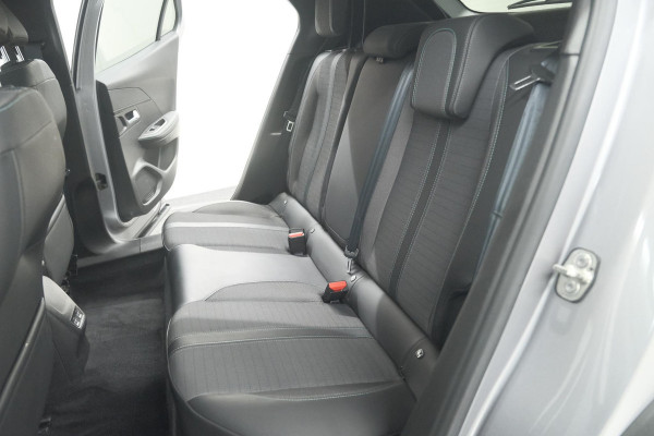 Peugeot e-2008 EV Allure 50 kWh | SOH=96.7 % | 3 Fase Laadfunctie | Camera | Navigatie | Parkeersensoren | Apple Carplay