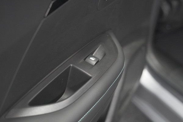 Peugeot e-2008 EV Allure 50 kWh | SOH=96.7 % | 3 Fase Laadfunctie | Camera | Navigatie | Parkeersensoren | Apple Carplay