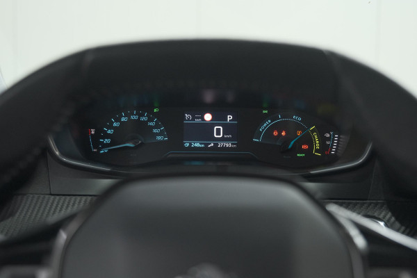 Peugeot e-2008 EV Allure 50 kWh | SOH=96.7 % | 3 Fase Laadfunctie | Camera | Navigatie | Parkeersensoren | Apple Carplay