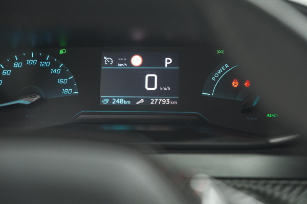 Peugeot e-2008 EV Allure 50 kWh | SOH=96.7 % | 3 Fase Laadfunctie | Camera | Navigatie | Parkeersensoren | Apple Carplay