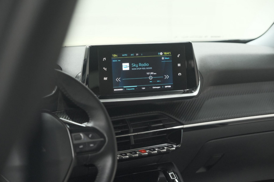 Peugeot e-2008 EV Allure 50 kWh | SOH=96.7 % | 3 Fase Laadfunctie | Camera | Navigatie | Parkeersensoren | Apple Carplay