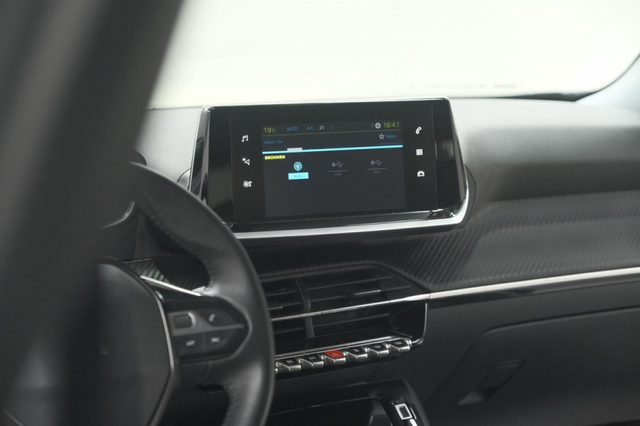 Peugeot e-2008 EV Allure 50 kWh | SOH=96.7 % | 3 Fase Laadfunctie | Camera | Navigatie | Parkeersensoren | Apple Carplay
