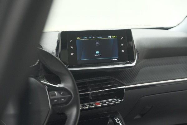 Peugeot e-2008 EV Allure 50 kWh | SOH=96.7 % | 3 Fase Laadfunctie | Camera | Navigatie | Parkeersensoren | Apple Carplay