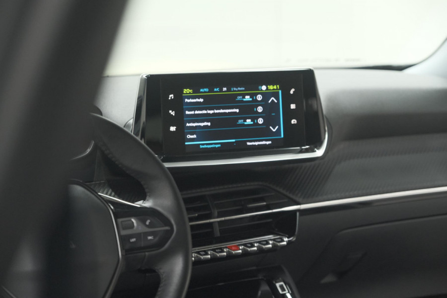 Peugeot e-2008 EV Allure 50 kWh | SOH=96.7 % | 3 Fase Laadfunctie | Camera | Navigatie | Parkeersensoren | Apple Carplay