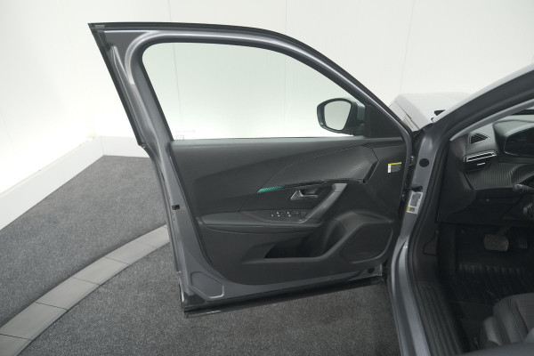 Peugeot e-2008 EV Allure 50 kWh | SOH=96.7 % | 3 Fase Laadfunctie | Camera | Navigatie | Parkeersensoren | Apple Carplay