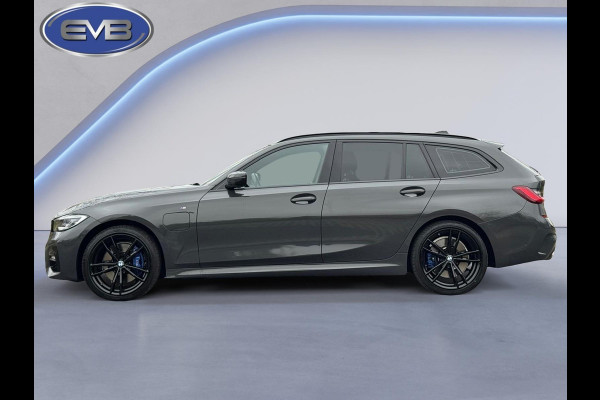 BMW 3 Serie Touring 330e M sport individual, dravitgrau, panoramadak ,laser,elec bedienbare trekhaak, vol opties, nl auto met nap