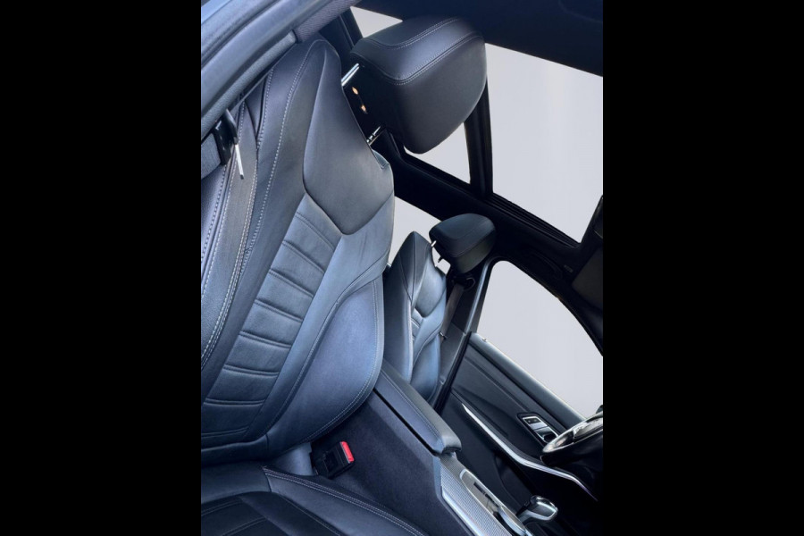 BMW 3 Serie Touring 330e M sport individual, dravitgrau, panoramadak ,laser,elec bedienbare trekhaak, vol opties, nl auto met nap