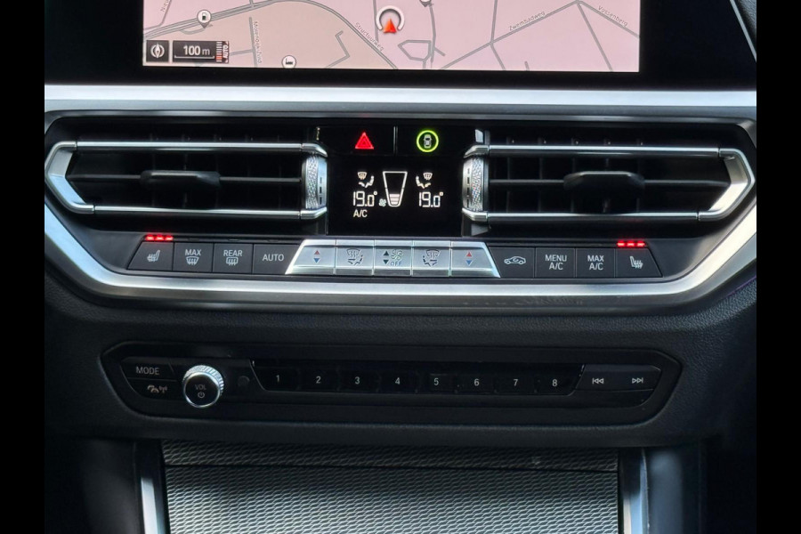 BMW 3 Serie Touring 330e M sport individual, dravitgrau, panoramadak ,laser,elec bedienbare trekhaak, vol opties, nl auto met nap