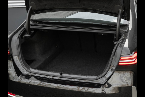 BMW 5 Serie 520i - Sportstoelen - Stoelverwarming - Camera - Driving Assistant