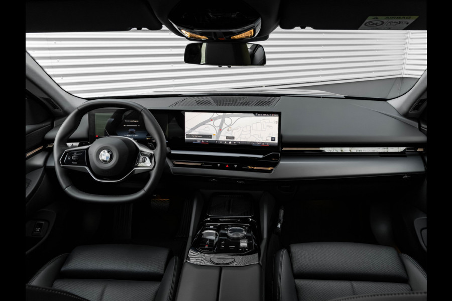 BMW 5 Serie 520i - Sportstoelen - Stoelverwarming - Camera - Driving Assistant