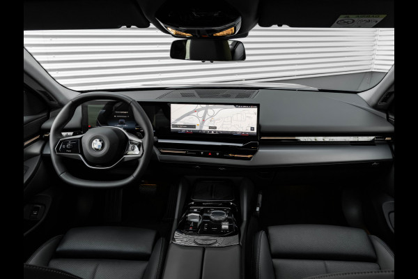 BMW 5 Serie 520i - Sportstoelen - Stoelverwarming - Camera - Driving Assistant