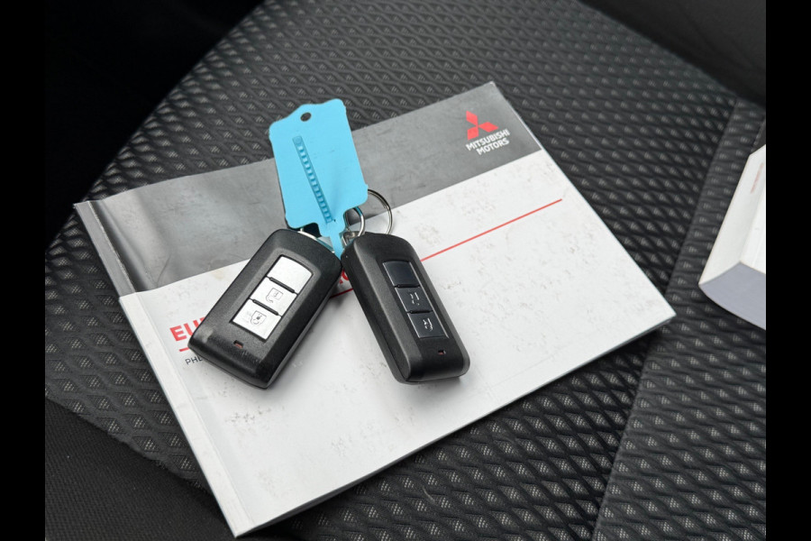 Mitsubishi Outlander BWJ 2021 | 2.4 225PK PHEV Pure | CLIMA | NAVI | STOELVERW | LEDER | CAMERA A | CARPLAY |