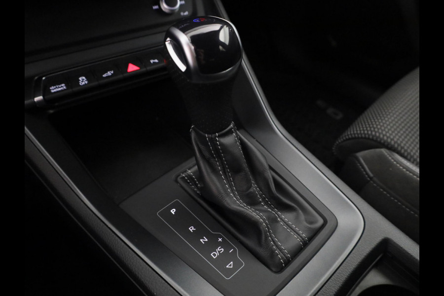 Audi Q3 45 TFSI e Business Edition 245 pk S-tronic | Navigatie | Parkeersensoren | LED koplampen | Stoelverwarming | S-Line interieur |