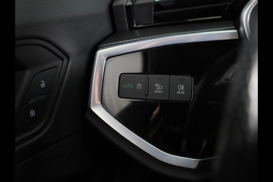 Audi Q3 45 TFSI e Business Edition 245 pk S-tronic | Navigatie | Parkeersensoren | LED koplampen | Stoelverwarming | S-Line interieur |