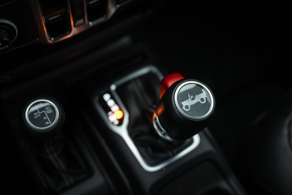 Jeep Wrangler Unlimited 2.0T - Method velgen 20" - Liftkit - Dakrek - stalen V&A bumper