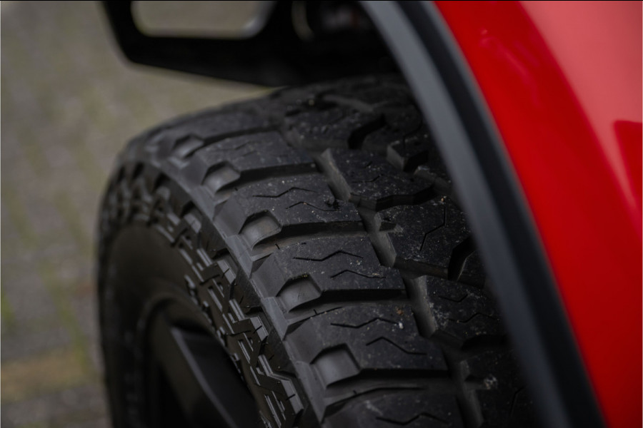 Jeep Wrangler Unlimited 2.0T - Method velgen 20" - Liftkit - Dakrek - stalen V&A bumper