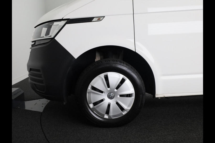 Volkswagen Transporter 2.0 TDI L2H1 28 Economy Business 110 PK | Navigatie via app | parkeersensoren | Cruise control |