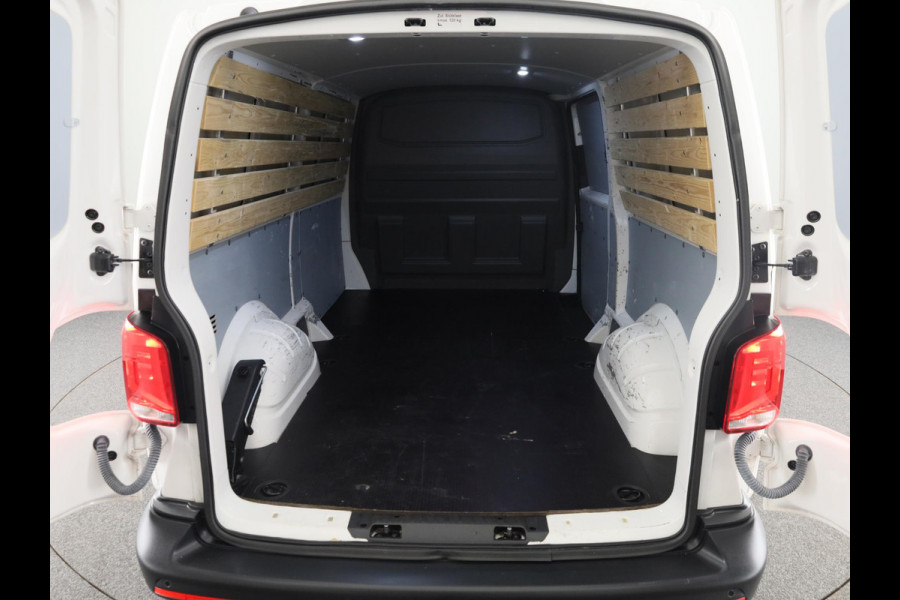Volkswagen Transporter 2.0 TDI L2H1 28 Economy Business 110 PK | Navigatie via app | parkeersensoren | Cruise control |