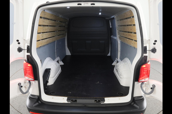 Volkswagen Transporter 2.0 TDI L2H1 28 Economy Business 110 PK | Navigatie via app | parkeersensoren | Cruise control |