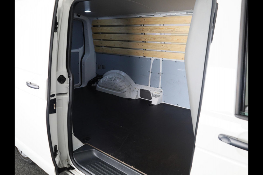 Volkswagen Transporter 2.0 TDI L2H1 28 Economy Business 110 PK | Navigatie via app | parkeersensoren | Cruise control |