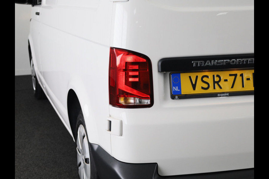 Volkswagen Transporter 2.0 TDI L2H1 28 Economy Business 110 PK | Navigatie via app | parkeersensoren | Cruise control |