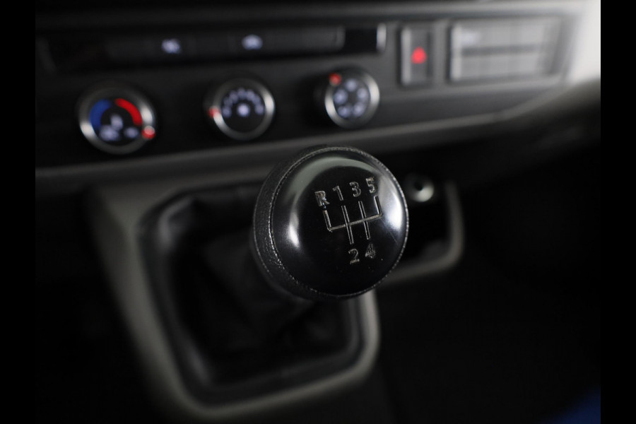 Volkswagen Transporter 2.0 TDI L2H1 28 Economy Business 110 PK | Navigatie via app | parkeersensoren | Cruise control |