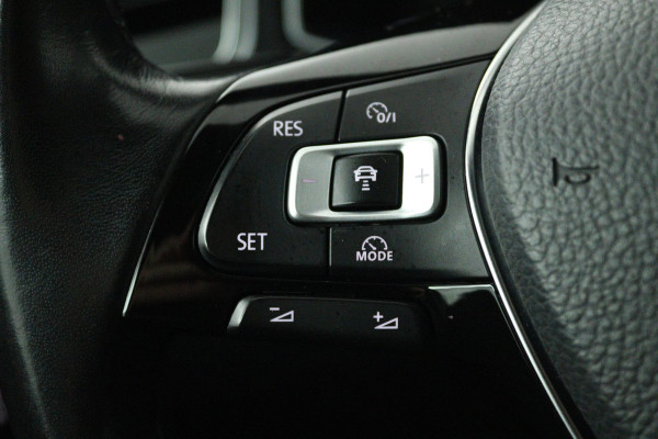 Volkswagen T-Roc 2.0 TSI 4Motion Sport (PANORAMADAK, TREKHAAK, STOELVERWARMING, ACHTERUITRIJCAMERA, DIGITALE COCKPIT)