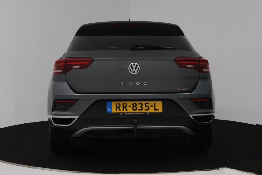 Volkswagen T-Roc 2.0 TSI 4Motion Sport (PANORAMADAK, TREKHAAK, STOELVERWARMING, ACHTERUITRIJCAMERA, DIGITALE COCKPIT)