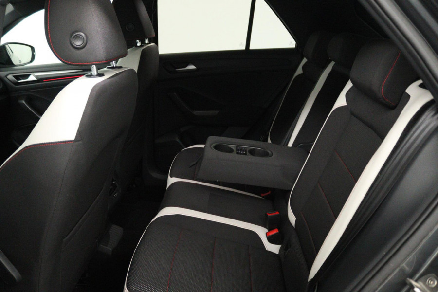 Volkswagen T-Roc 2.0 TSI 4Motion Sport (PANORAMADAK, TREKHAAK, STOELVERWARMING, ACHTERUITRIJCAMERA, DIGITALE COCKPIT)