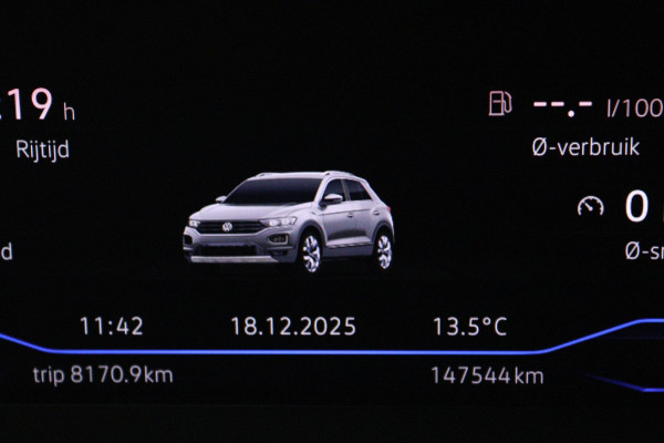 Volkswagen T-Roc 2.0 TSI 4Motion Sport (PANORAMADAK, TREKHAAK, STOELVERWARMING, ACHTERUITRIJCAMERA, DIGITALE COCKPIT)