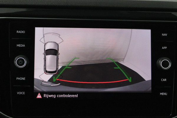 Volkswagen T-Roc 2.0 TSI 4Motion Sport (PANORAMADAK, TREKHAAK, STOELVERWARMING, ACHTERUITRIJCAMERA, DIGITALE COCKPIT)