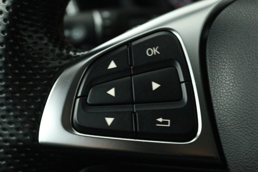 Mercedes-Benz CLA-Klasse Shooting Brake 180 Business Solution AMG (ACHTERUITRIJCAMERA, NAVIGATIE, PARKEERSENSOREN)