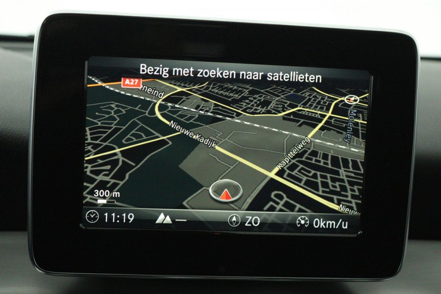 Mercedes-Benz CLA-Klasse Shooting Brake 180 Business Solution AMG (ACHTERUITRIJCAMERA, NAVIGATIE, PARKEERSENSOREN)