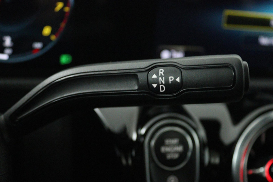 Mercedes-Benz CLA-Klasse 180 Business Solution AMG (SFEERVERLICHTING, STOELVERWARMING, ELEKTR STOELEN, ACHTERUITRIJCAMERA)