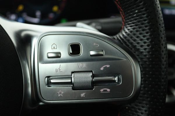 Mercedes-Benz CLA-Klasse 180 Business Solution AMG (SFEERVERLICHTING, STOELVERWARMING, ELEKTR STOELEN, ACHTERUITRIJCAMERA)