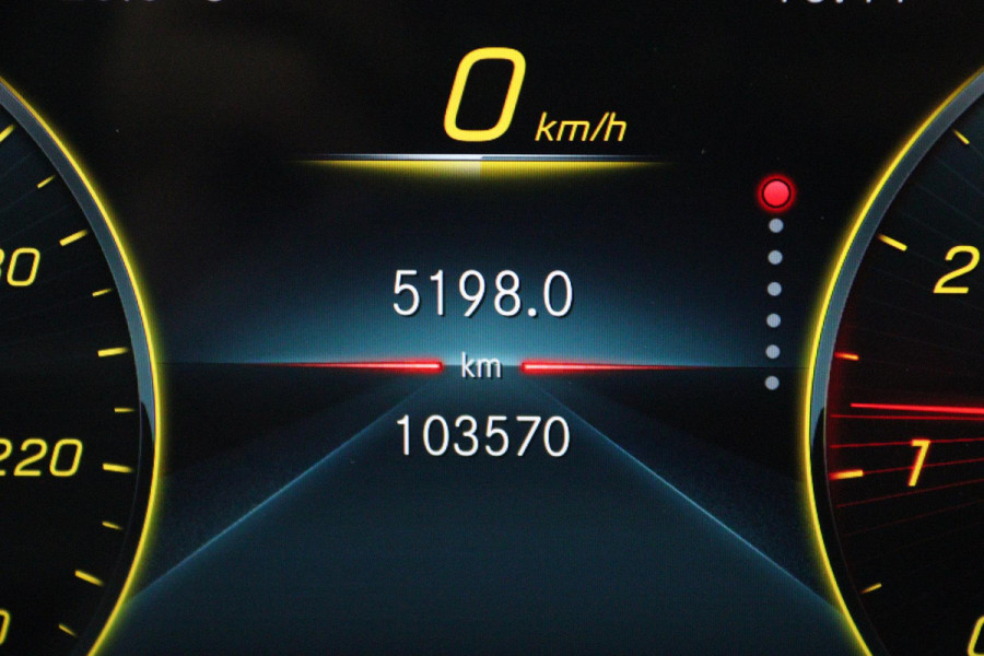 Mercedes-Benz CLA-Klasse 180 Business Solution AMG (SFEERVERLICHTING, STOELVERWARMING, ELEKTR STOELEN, ACHTERUITRIJCAMERA)