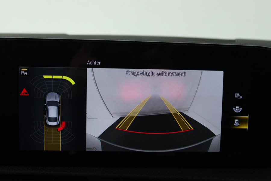 Mercedes-Benz CLA-Klasse 180 Business Solution AMG (SFEERVERLICHTING, STOELVERWARMING, ELEKTR STOELEN, ACHTERUITRIJCAMERA)