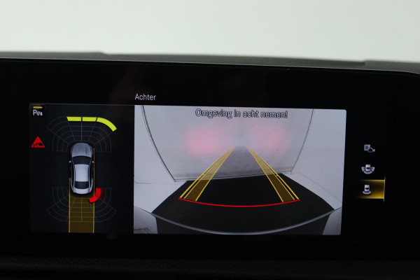 Mercedes-Benz CLA-Klasse 180 Business Solution AMG (SFEERVERLICHTING, STOELVERWARMING, ELEKTR STOELEN, ACHTERUITRIJCAMERA)