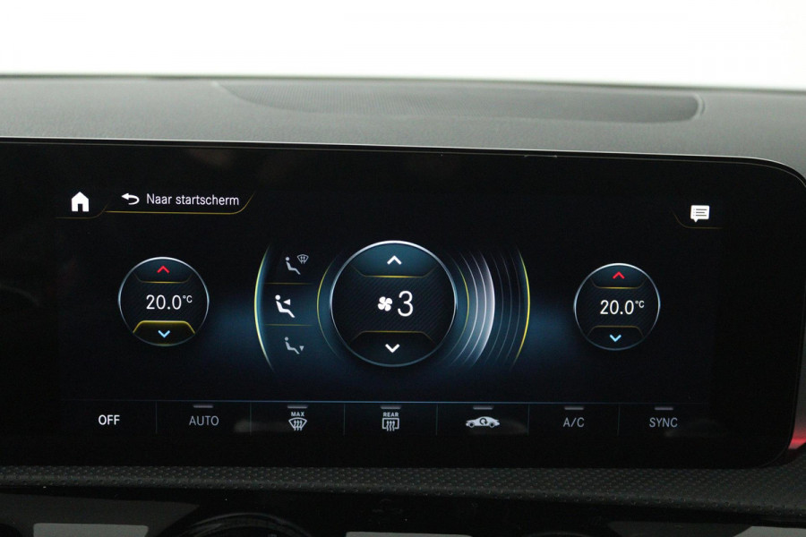 Mercedes-Benz CLA-Klasse 180 Business Solution AMG (SFEERVERLICHTING, STOELVERWARMING, ELEKTR STOELEN, ACHTERUITRIJCAMERA)
