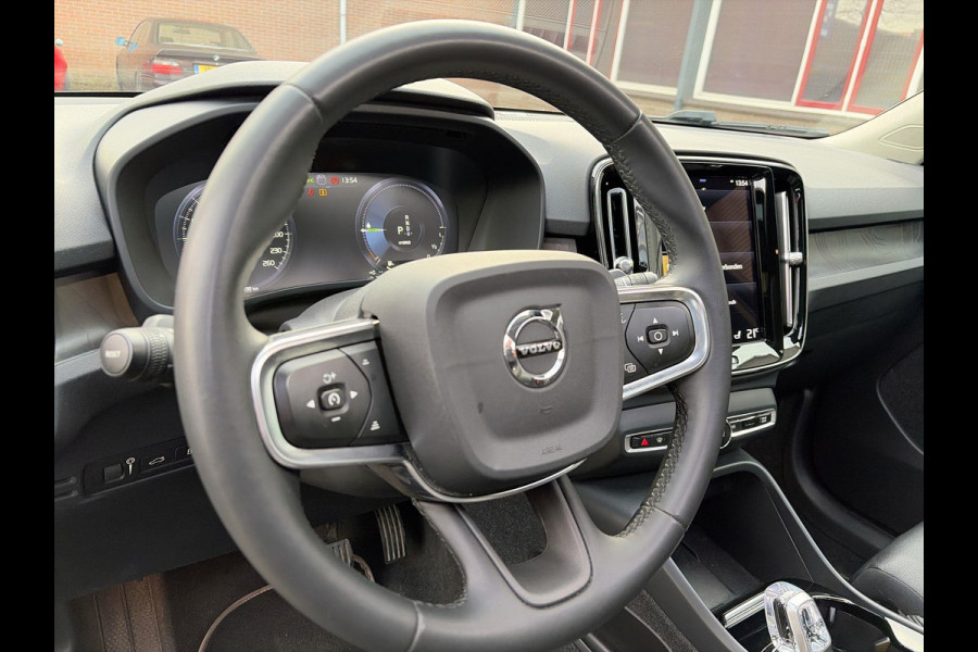 Volvo XC40 1.5 T5 261PK Plug-in hybrid Ultimate Bright SOH 99% | Skyroof | HK audio | A-Camera | Climate Pack | Pilot- Park Assist
