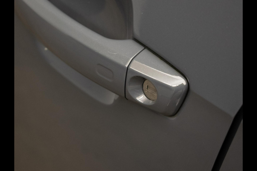 Audi Q2 35 TFSI S-Line (NAVI,LED,CAMERA,SPORTSTOELEN,SPORTSTOELEN,CLIMATE,CRUISE,PDC,GETINT,NETTESTAAT)