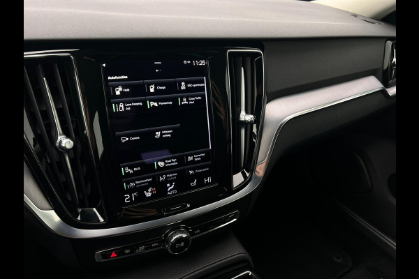 Volvo V60 2.0 T6 Recharge AWD Business Pro NL-AUTO | LEDER | CAMERA | STUURWIEL VERW | STOELVERW |