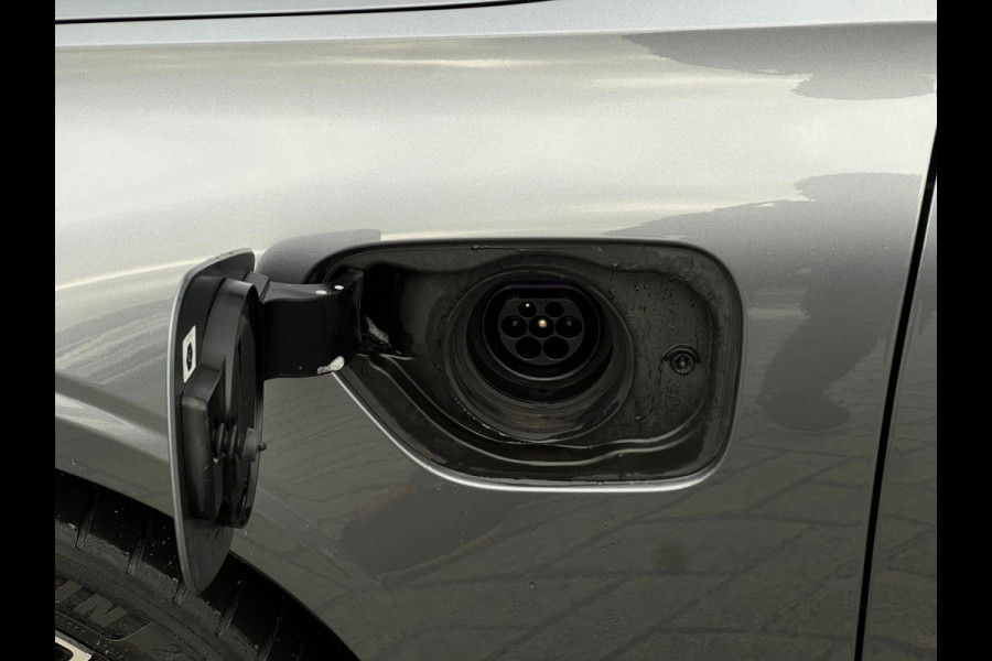 Volvo V60 2.0 T6 Recharge AWD Business Pro NL-AUTO | LEDER | CAMERA | STUURWIEL VERW | STOELVERW |