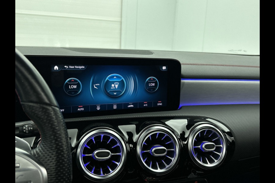 Mercedes-Benz CLA-Klasse Shooting Brake 200 Business Solution AMG (SFEERVERLICHTING, ELEKT. STOELEN, PANORAMADAK, 1e EIGENAAR)