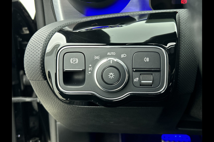 Mercedes-Benz CLA-Klasse Shooting Brake 200 Business Solution AMG (SFEERVERLICHTING, ELEKT. STOELEN, PANORAMADAK, 1e EIGENAAR)