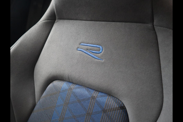 Volkswagen Golf 2.0 TSI R 4Motion / DCC / HarmanKardon / 100% Historie / Panoramadak / LED / 19 Inch / Head-Up Display / Sportstoelen / Stoelverwarming / Stuurwiel Verwarmd / Dodehoek Detectie