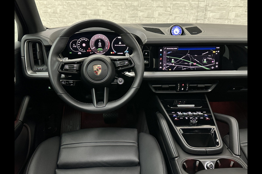 Porsche Cayenne 3.0 E-Hybrid | 360 Camera | ACC | Sport-Design | Panorama | Soft-Close | Nachtzicht | Stoelventilatie | BOSE | Sport-Chrono | Luchtvering | Trekhaak | Stoelverwarming V+A  | Sport-Uitlaat | Matrix-LED | 22'' | Keyless-Entry | Stuurverwarming | Comfortstoelen | Memory | Carplay |
