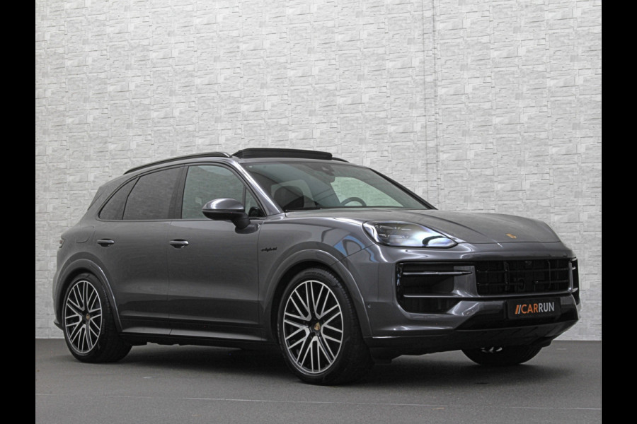 Porsche Cayenne 3.0 E-Hybrid | 360 Camera | ACC | Sport-Design | Panorama | Soft-Close | Nachtzicht | Stoelventilatie | BOSE | Sport-Chrono | Luchtvering | Trekhaak | Stoelverwarming V+A  | Sport-Uitlaat | Matrix-LED | 22'' | Keyless-Entry | Stuurverwarming | Comfortstoelen | Memory | Carplay |