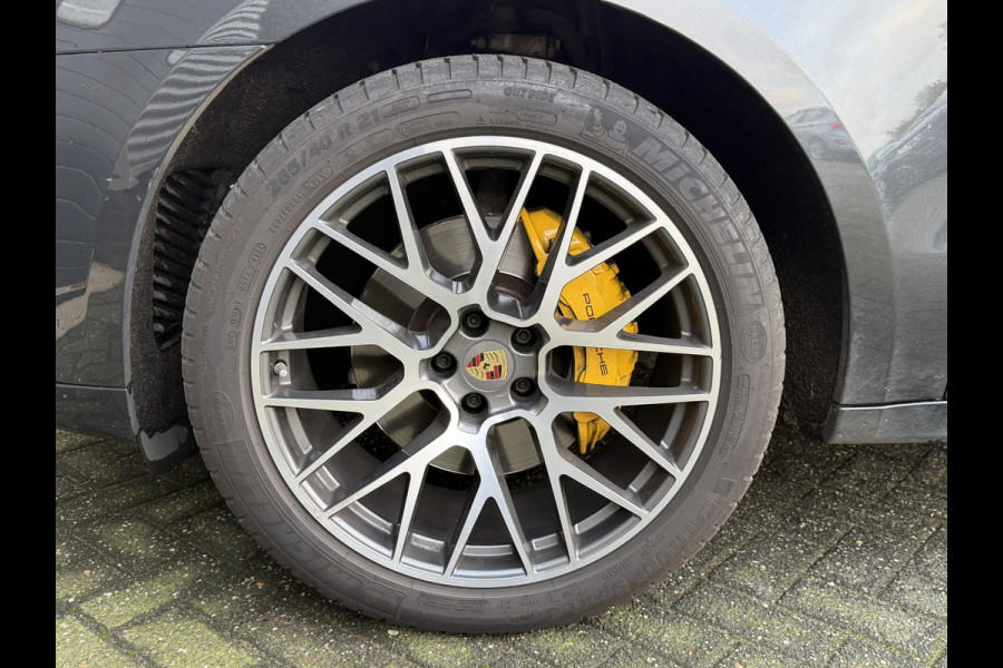 Porsche Macan 3.0 S Sport Chrono | Panoramadak | Camera | Luchtvering | Carbon | GPAYAUDIO | DAB |